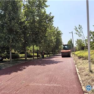 郑州西三环人行道红色沥青摊铺 | 双层结构+彩色面层 | 路琥道路